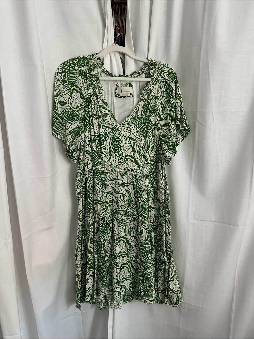 Anthropologie Green and White Short Sleeve V-Neck Floral Mini Dress